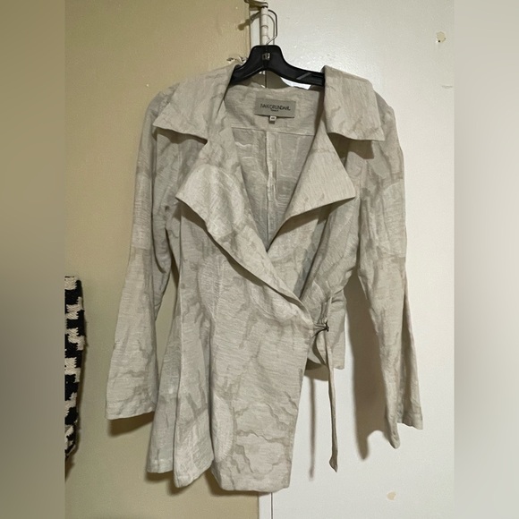 Ivan Grundahl Jackets & Blazers - Ivan Grundahl Cream Women's linen wrap Jacket